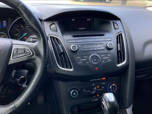 Used 2015 Ford Focus SE w/ Equipment Group 201A image 6