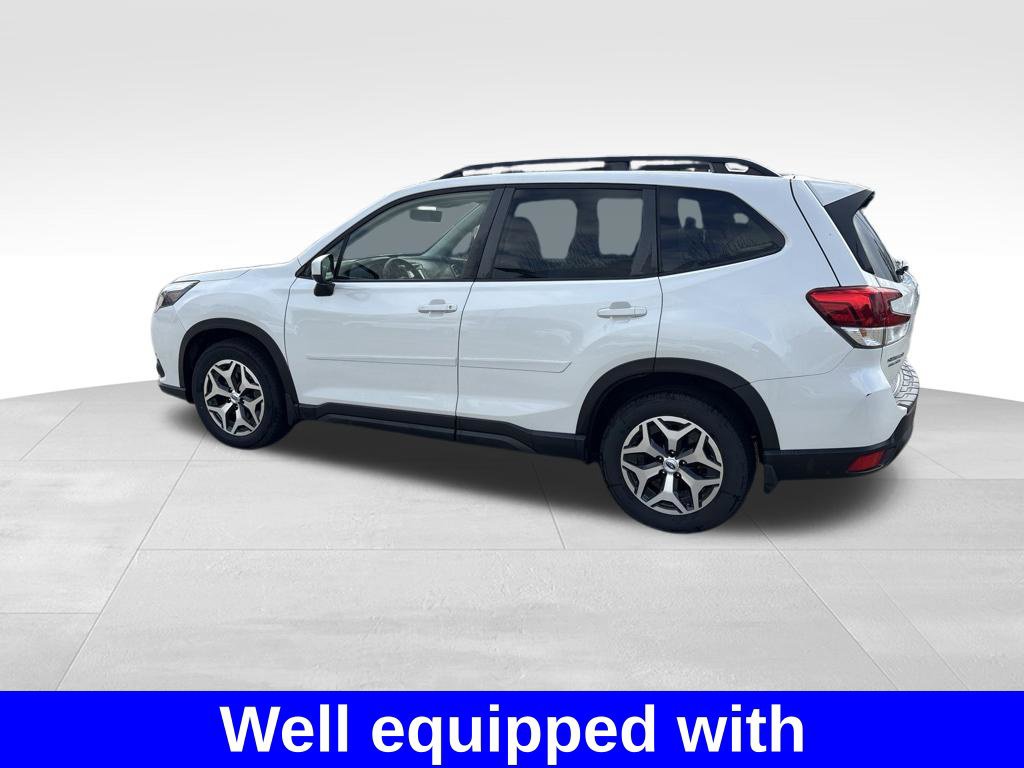 Used 2022 Subaru Forester Premium AWD/4WD image 3
