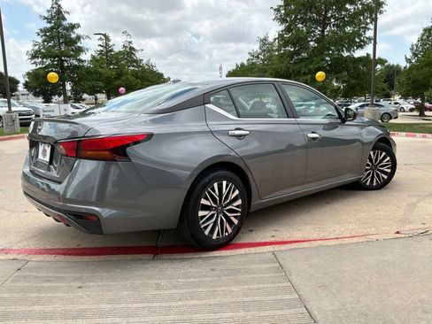 Used 2025 Nissan Altima 2.5 SV FWD image 6