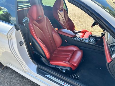 Used 2020 BMW M4 Convertible image 28