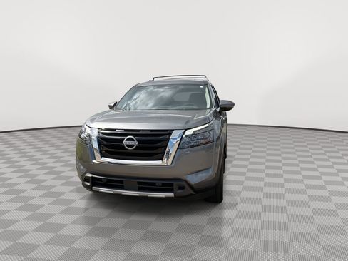 Certified 2025 Nissan Pathfinder SL w/ SL Premium Package FWD image 4