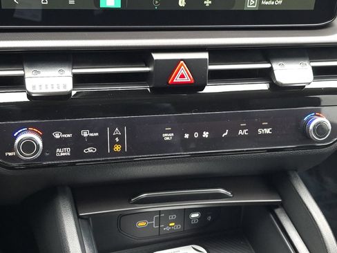 Certified 2026 Kia Sportage EX AWD/4WD image 18