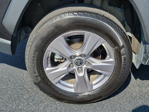 Certified 2025 Toyota RAV4 XLE FWD image 6