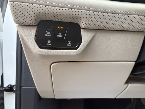 Certified 2024 Volkswagen Atlas SE w/ Panoramic Sunroof Package FWD image 24