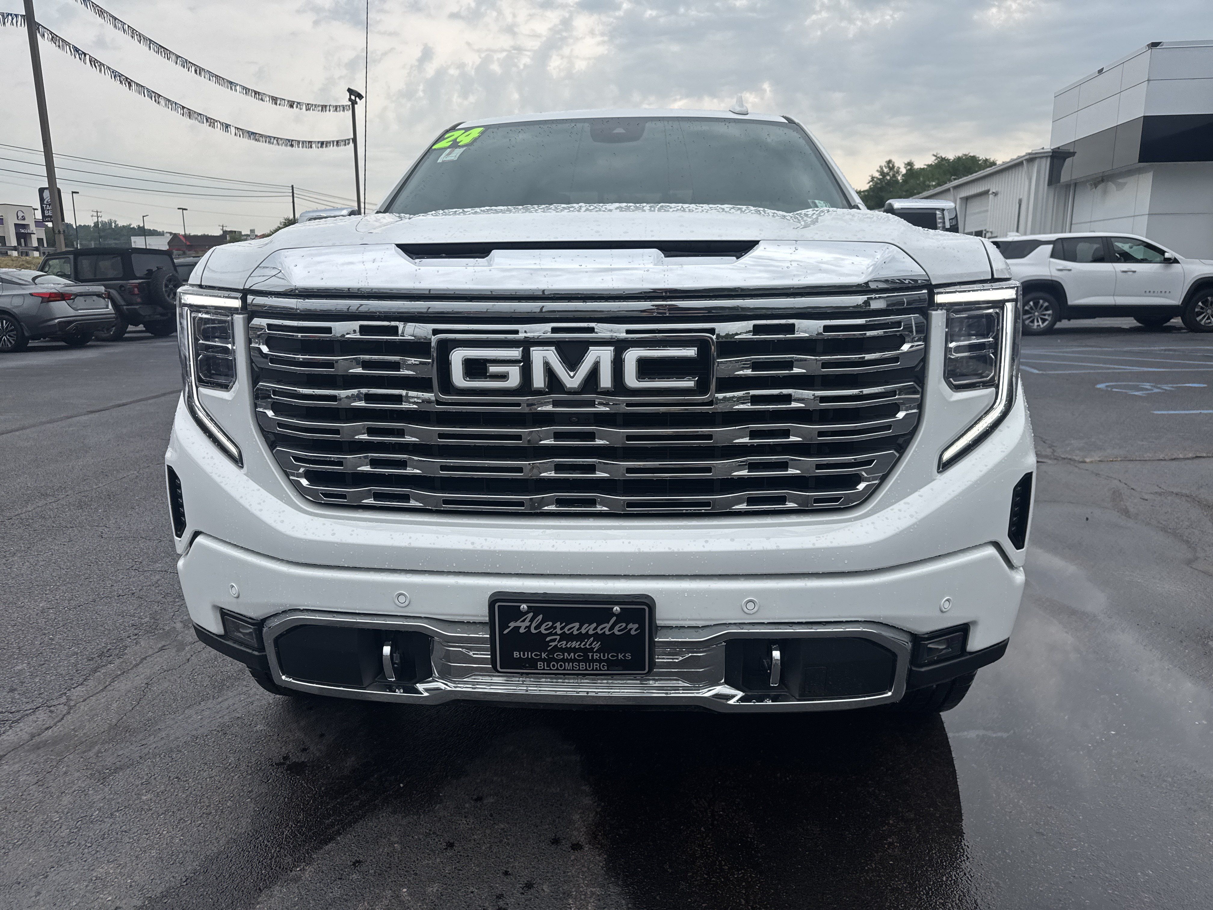 Used 2024 GMC Sierra 1500 Denali w/ Denali Reserve Package AWD/4WD image 9