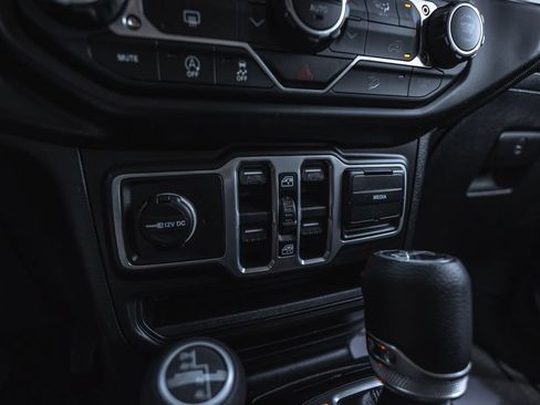 Used 2018 Jeep Wrangler Unlimited Sport S AWD/4WD image 13