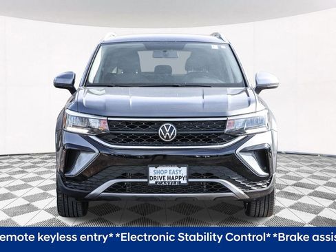 Certified 2022 Volkswagen Taos SE image 9