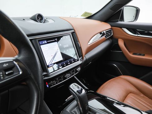 Certified 2022 Maserati Levante Modena image 21