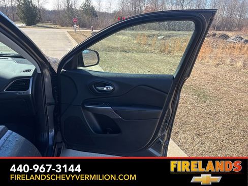 Used 2022 Jeep Cherokee Limited w/ Mopar Interior Package image 28