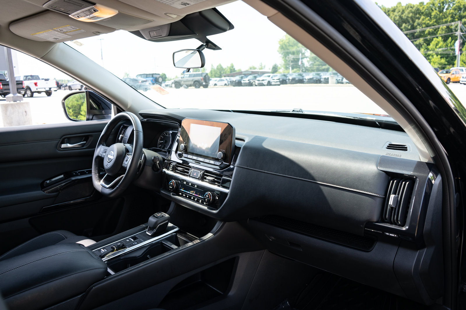 Used 2022 Nissan Pathfinder SV FWD image 22