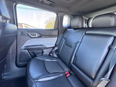Used 2023 Jeep Compass Latitude w/ Sun and Sound Group AWD/4WD image 16