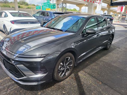 Used 2025 Hyundai Sonata SEL FWD image 2