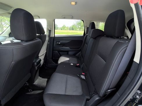 Used 2017 Mitsubishi Outlander ES AWD/4WD image 22