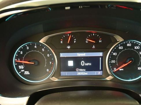 Used 2023 Chevrolet Traverse LT w/ LT Premium Package image 9