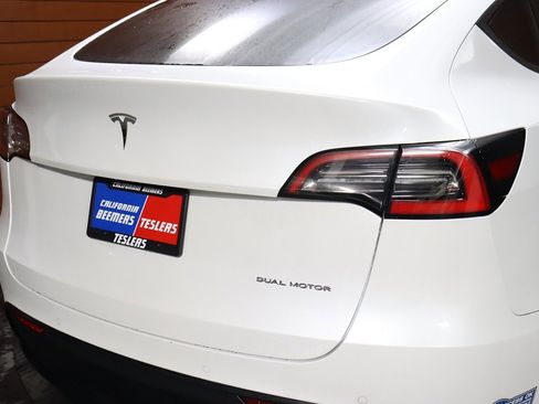 Used 2023 Tesla Model Y Long Range image 46