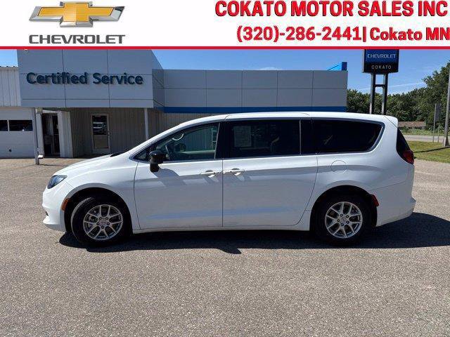 Used 2024 Chrysler Voyager LX FWD image 4