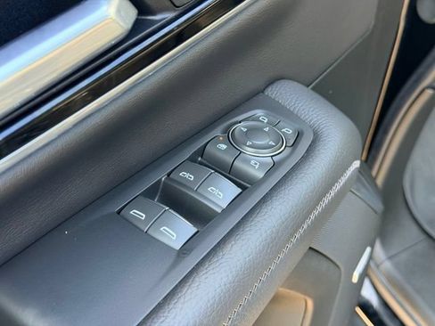 Used 2025 GMC Yukon Denali w/ Sun & Power Step Package AWD/4WD image 22