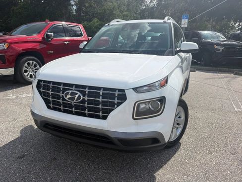 Used 2020 Hyundai Venue SEL FWD image 3