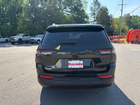 Used 2024 Jeep Grand Cherokee L Laredo AWD/4WD image 17