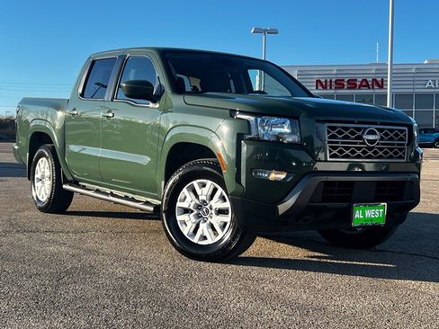 Used 2022 Nissan Frontier SV image 1