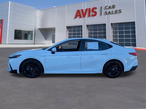 Used 2025 Toyota Camry SE image 10