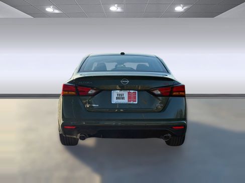 New 2025 Nissan Altima 2.5 SR image 9