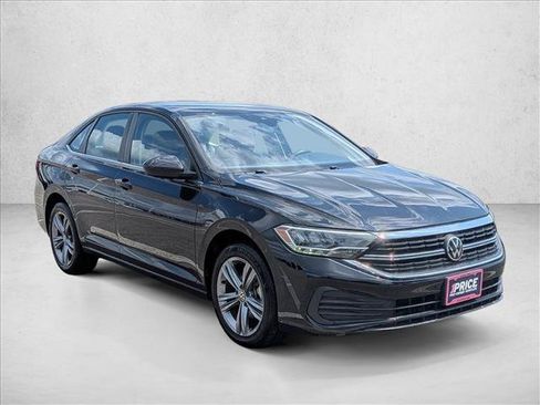 Used 2024 Volkswagen Jetta SE FWD image 3