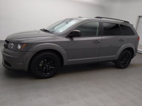 Used 2020 Dodge Journey SE w/ Blacktop Package image 2