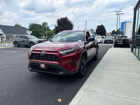 Used 2024 Toyota RAV4 LE AWD/4WD image 7