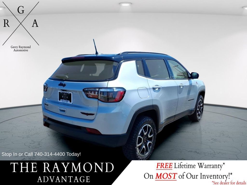 Used 2026 Jeep Compass Trailhawk AWD/4WD image 3