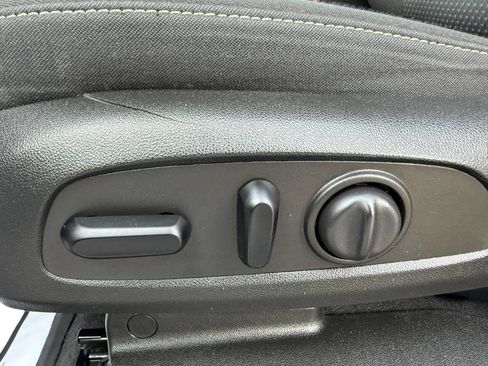 Used 2022 GMC Acadia SLE w/ Driver Convenience Package image 7