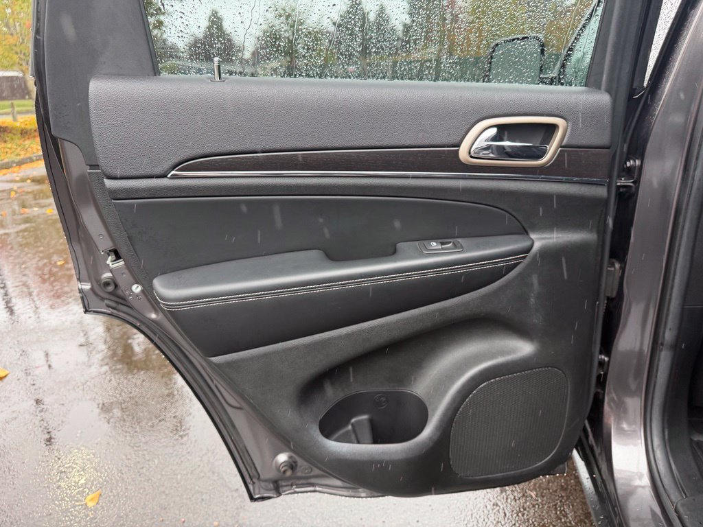 Used 2014 Jeep Grand Cherokee Limited w/ Trailer Tow Group IV AWD/4WD image 29