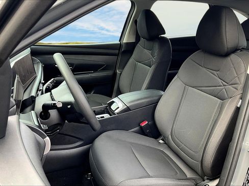 Used 2025 Hyundai Tucson SE image 13