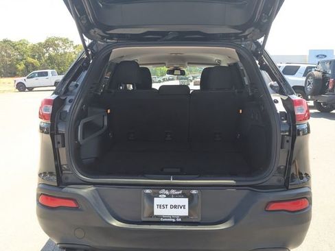 Used 2016 Jeep Cherokee Latitude w/ Comfort & Sound Group FWD image 23