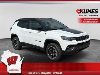 Used 2025 Jeep Compass Trailhawk AWD/4WD video 1