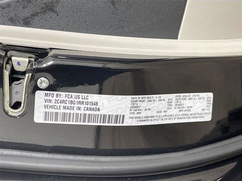 Used 2024 Chrysler Pacifica Touring-L image 32