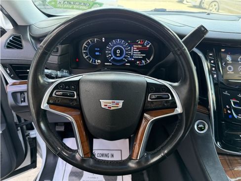 Used 2018 Cadillac Escalade ESV Luxury RWD image 42