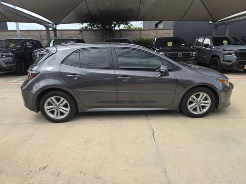 Used 2022 Toyota Corolla SE FWD image 2