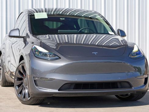 Used 2022 Tesla Model Y Performance image 4