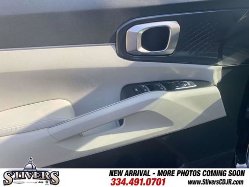 Used 2022 Kia Sorento S image 19