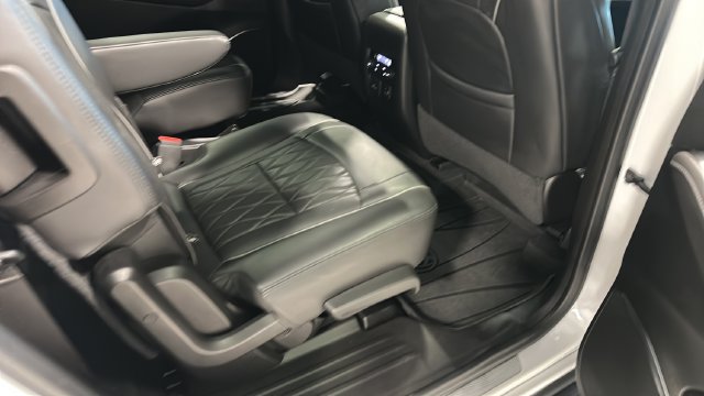 Used 2022 Buick Enclave Avenir w/ Avenir Technology Package AWD/4WD image 35