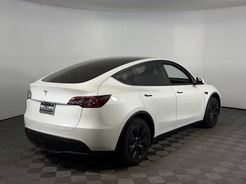 Used 2024 Tesla Model Y Long Range RWD image 7