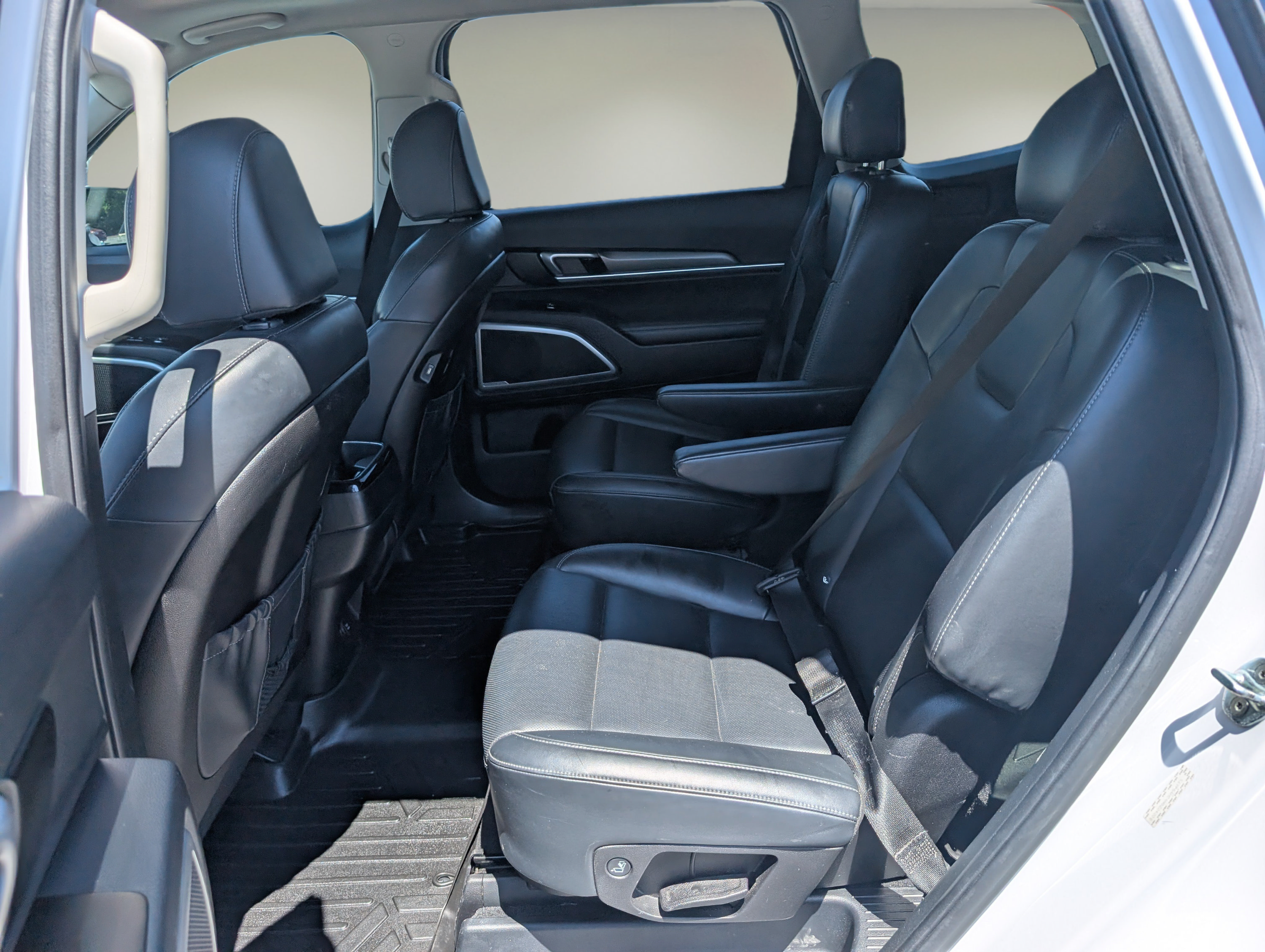 Used 2022 Kia Telluride S FWD image 11
