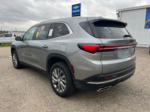 Used 2025 Buick Enclave Preferred image 3