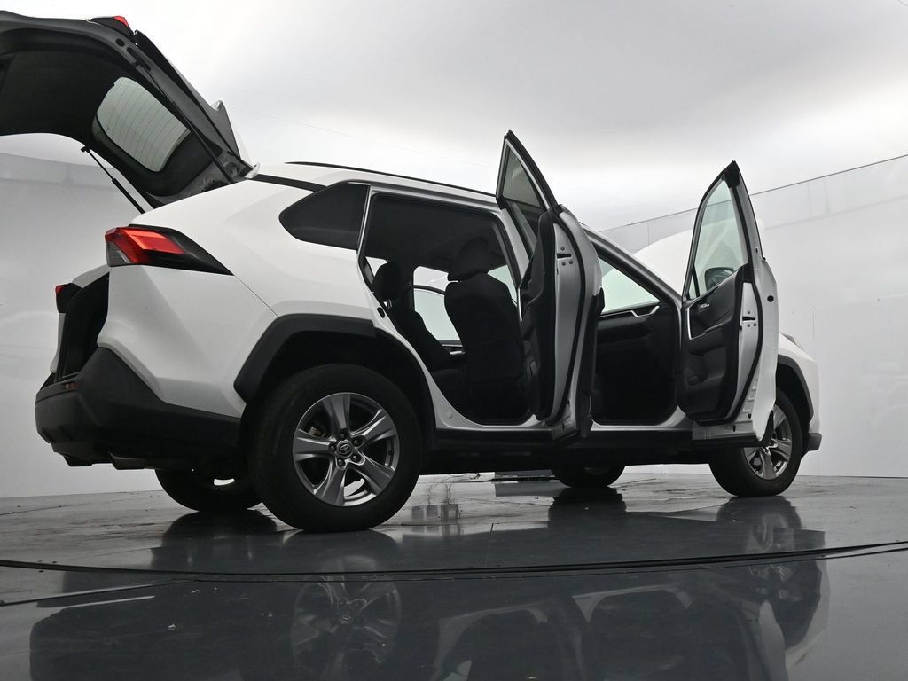 Used 2024 Toyota RAV4 XLE AWD/4WD image 29