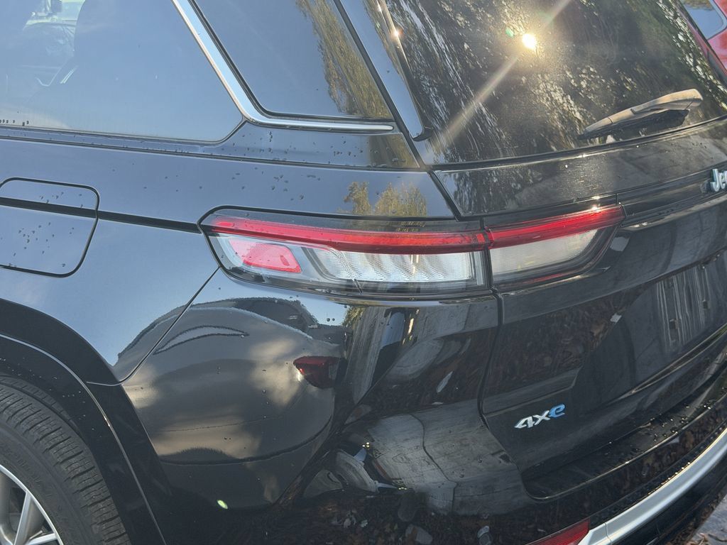 Used 2022 Jeep Grand Cherokee Summit w/ Luxury Tech Group V AWD/4WD image 6