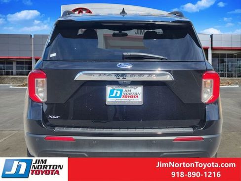 Used 2023 Ford Explorer XLT image 7