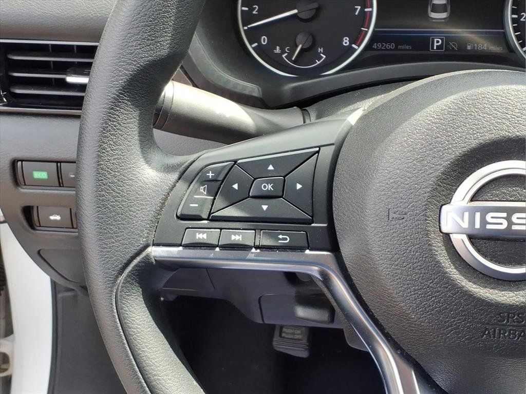 Used 2025 Nissan Sentra SV FWD image 11