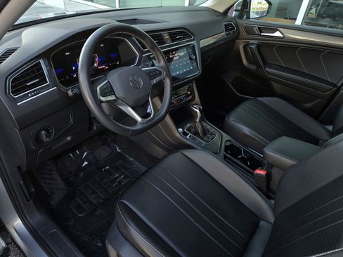 Used 2024 Volkswagen Tiguan SE image 8