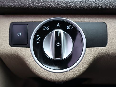 Used 2011 Mercedes-Benz C 300 4MATIC Sedan image 30